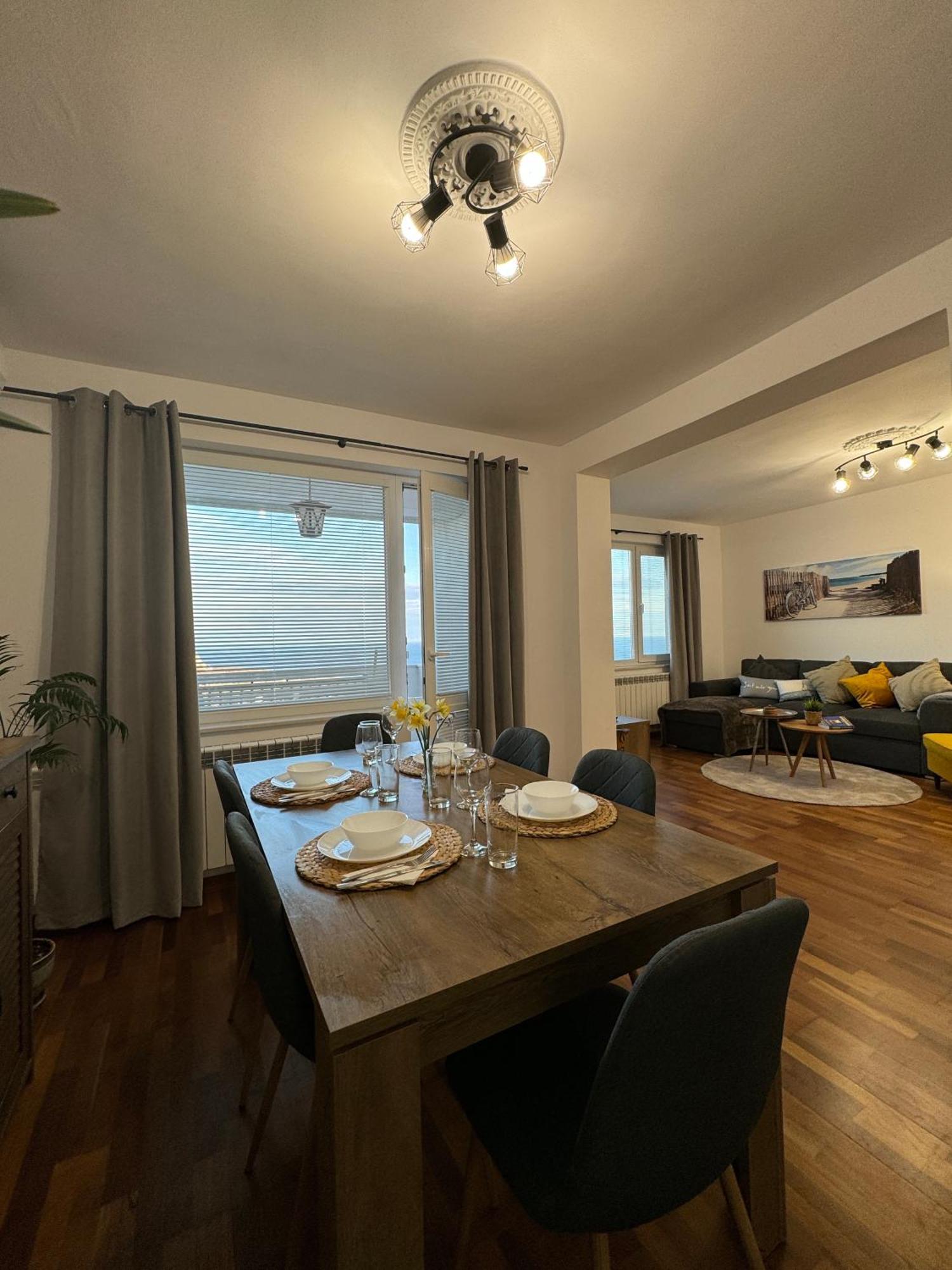 Kakavanen'S Sea View Apartment 발치크 외부 사진