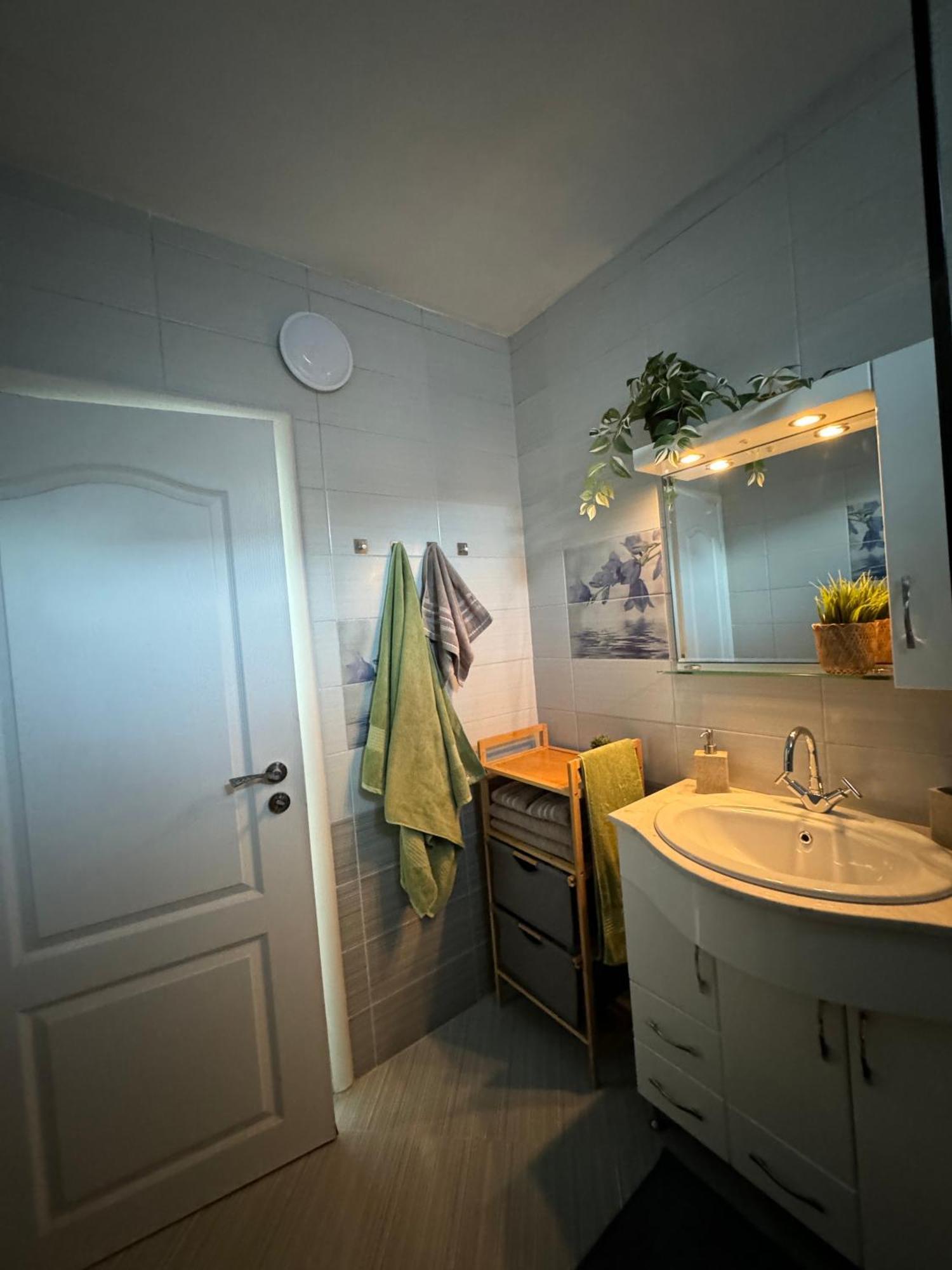 Kakavanen'S Sea View Apartment 발치크 외부 사진