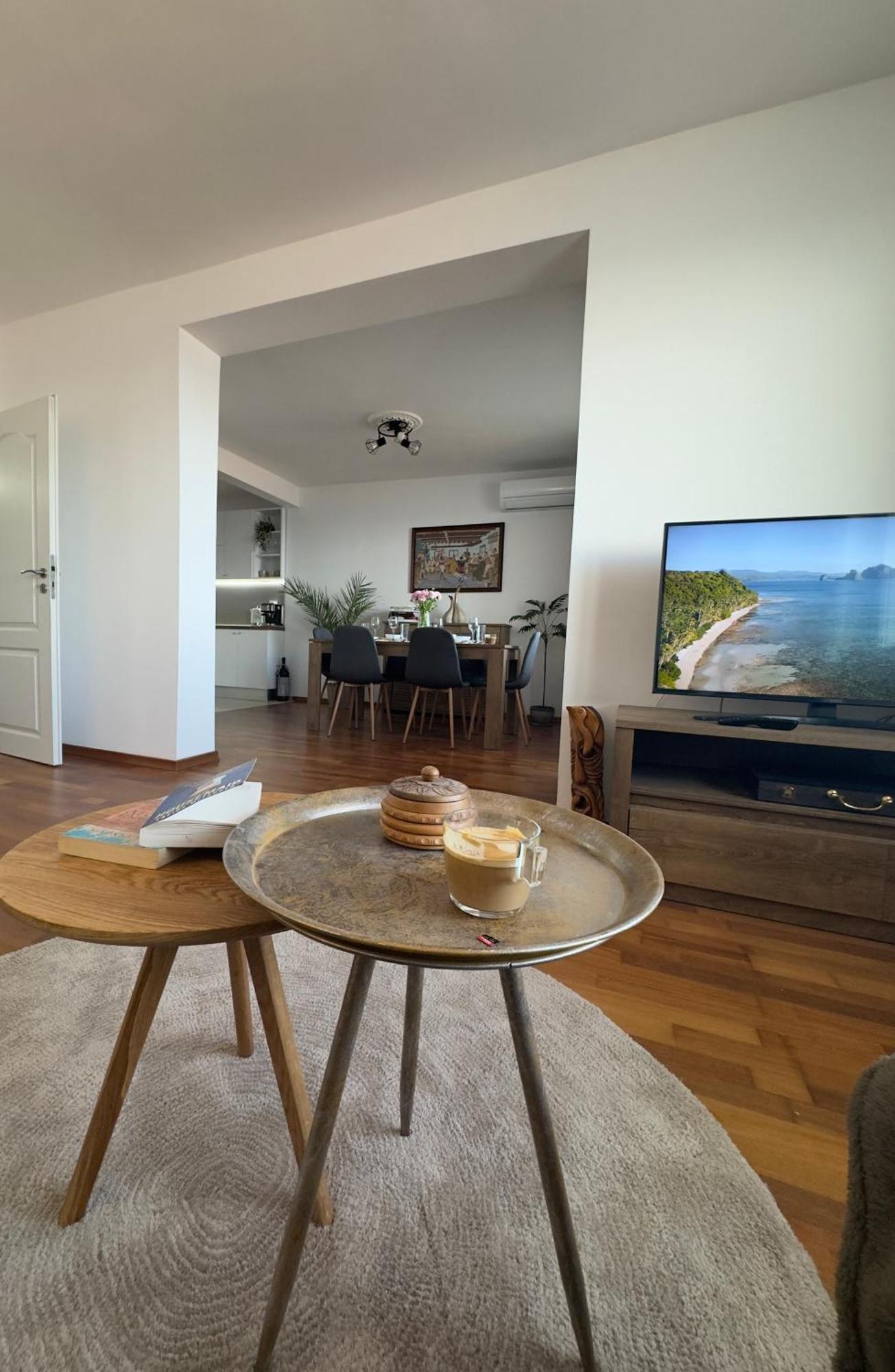 Kakavanen'S Sea View Apartment 발치크 외부 사진