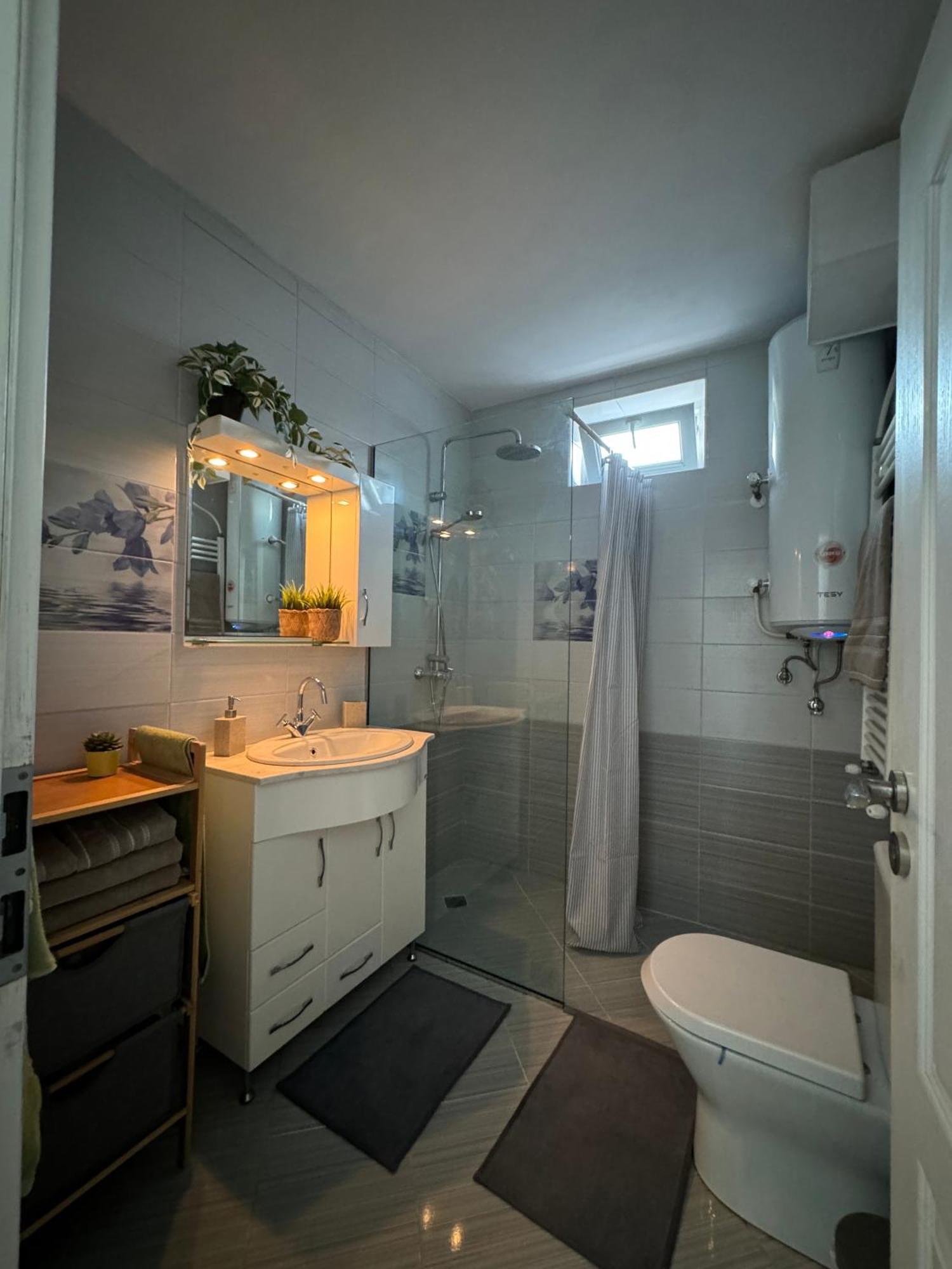 Kakavanen'S Sea View Apartment 발치크 외부 사진