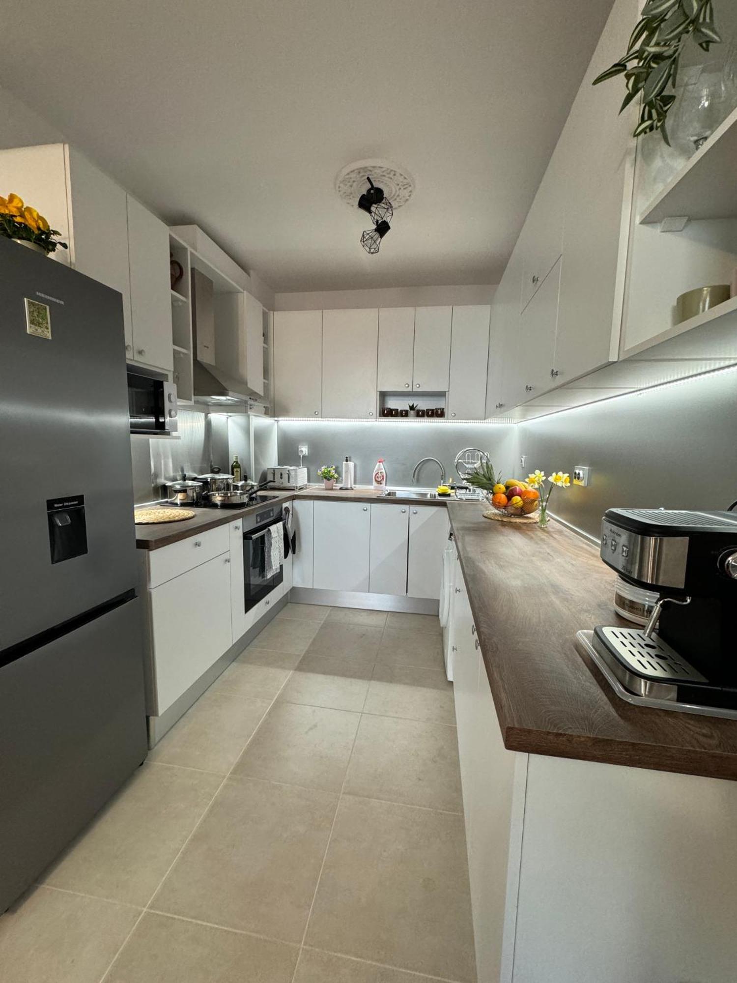Kakavanen'S Sea View Apartment 발치크 외부 사진