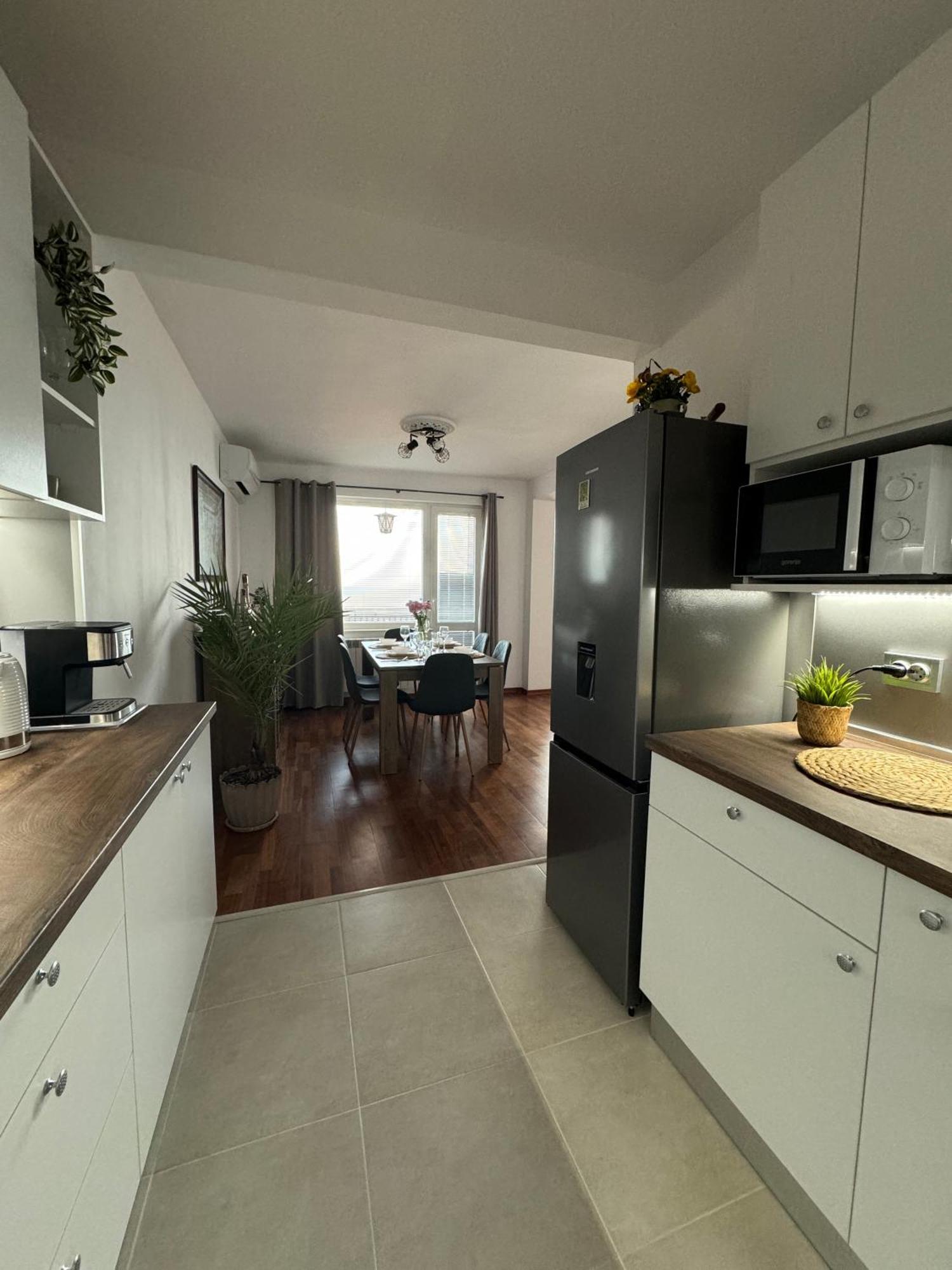 Kakavanen'S Sea View Apartment 발치크 외부 사진