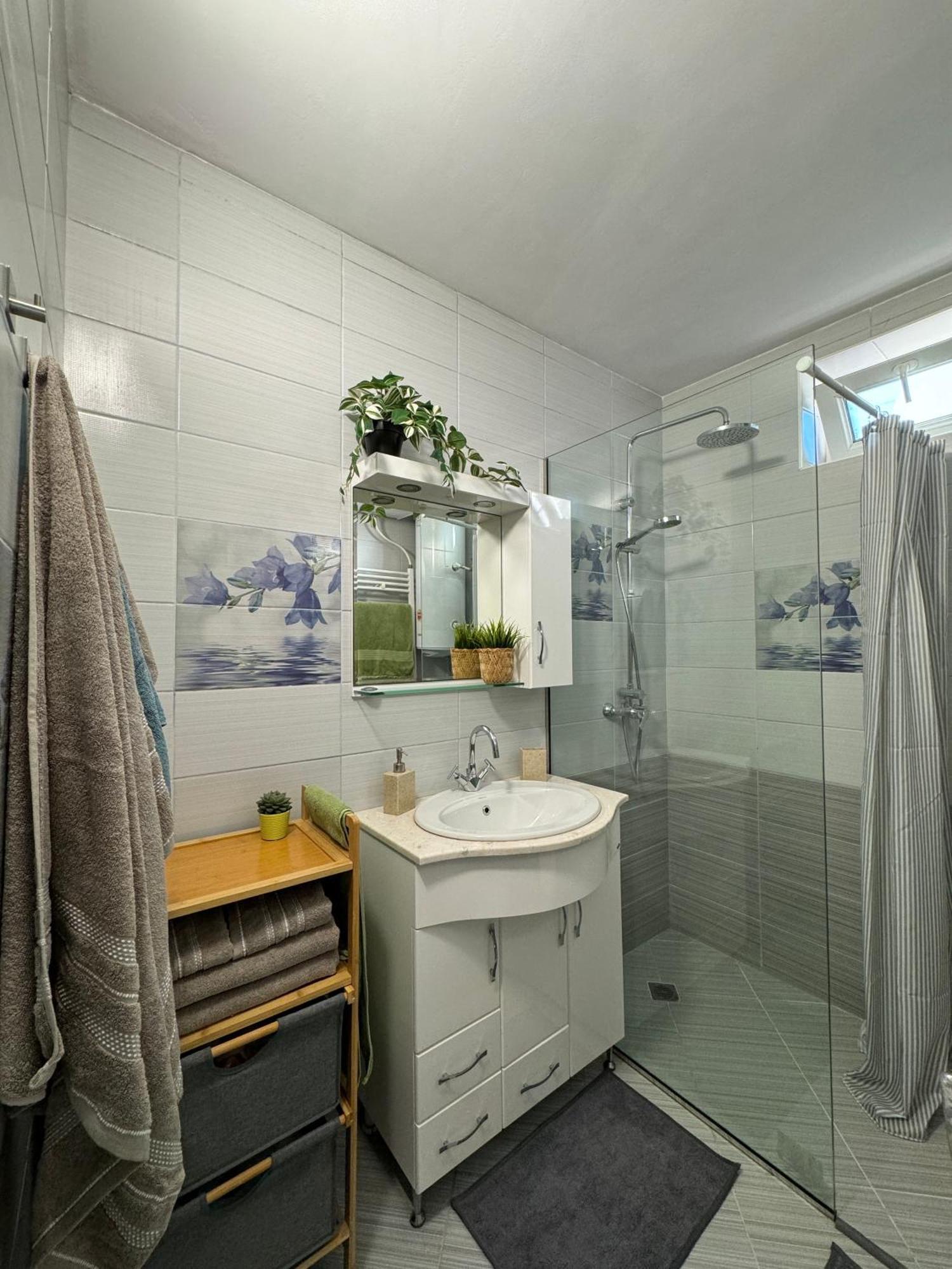 Kakavanen'S Sea View Apartment 발치크 외부 사진