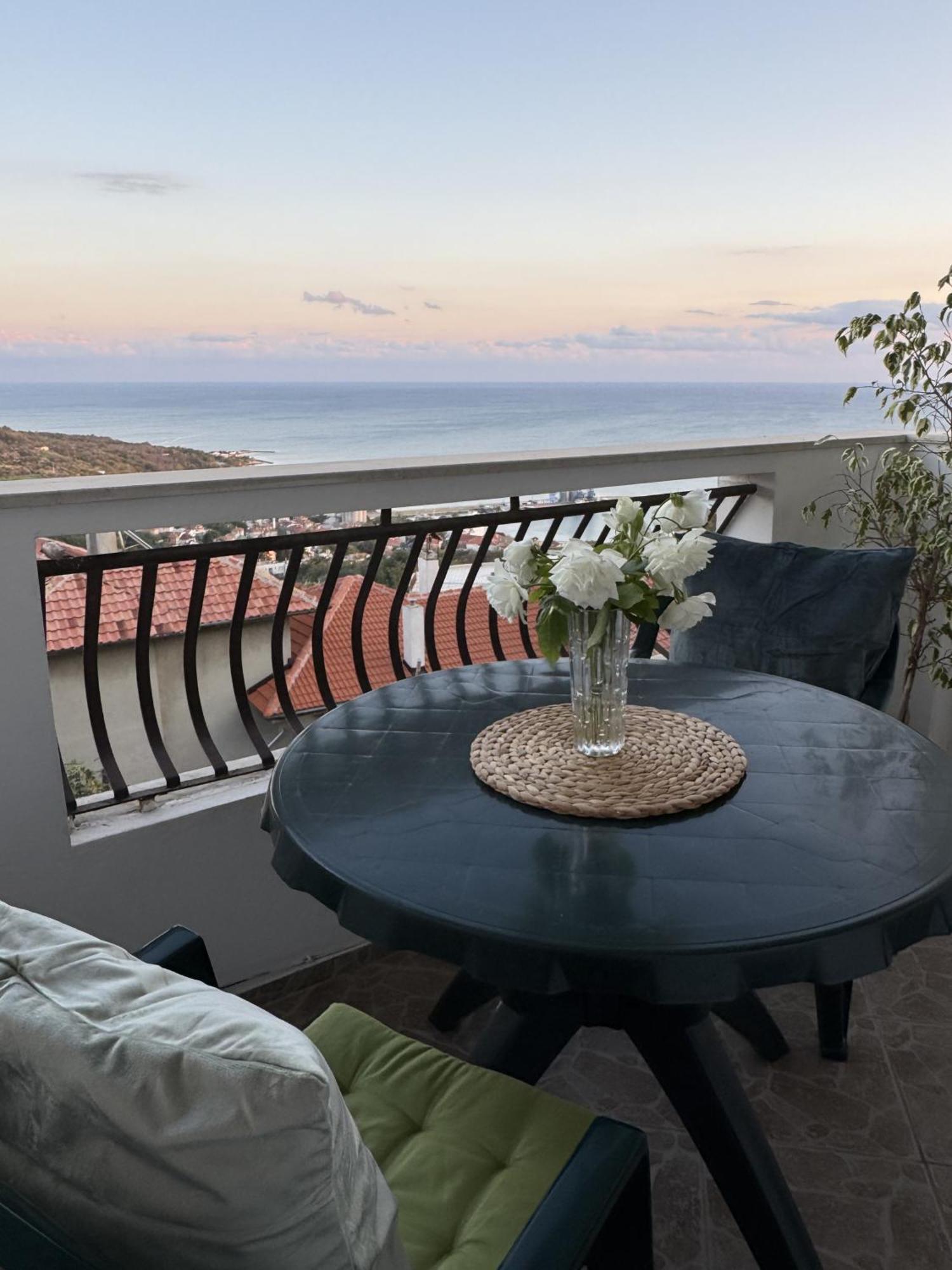 Kakavanen'S Sea View Apartment 발치크 외부 사진