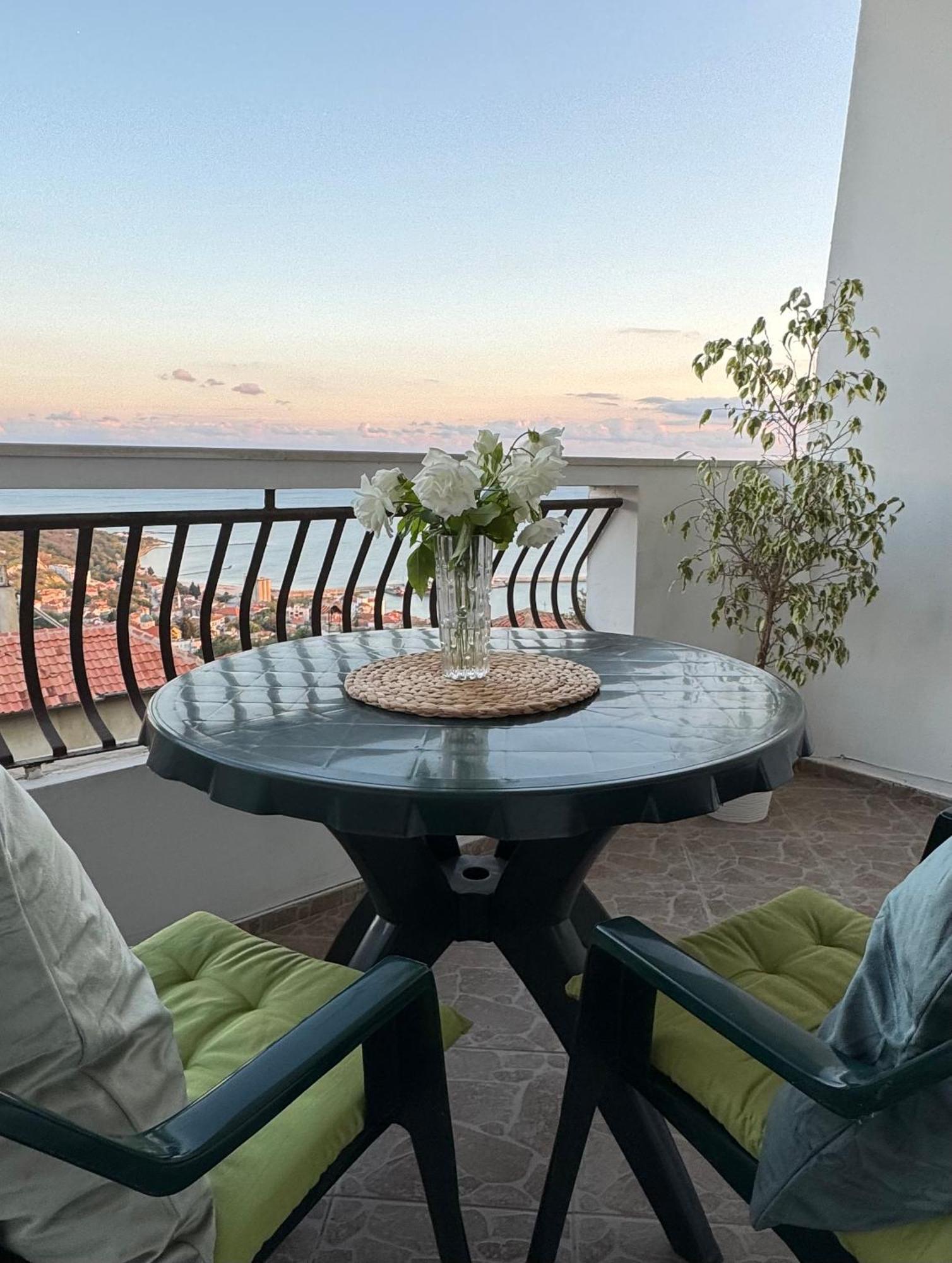 Kakavanen'S Sea View Apartment 발치크 외부 사진